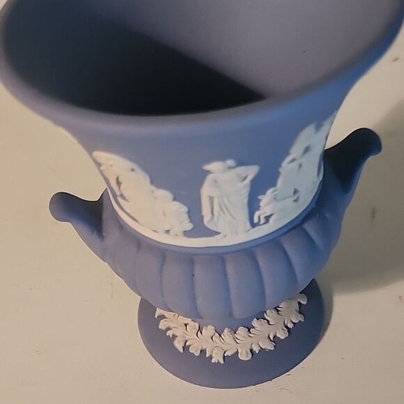 Classic Blue and White Mini Urn - Picture 5 of 9